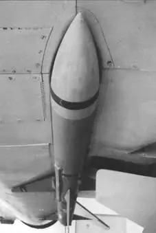 Ракета средней дальности AIM7D подвешенная под Фантомом в полуутопленом - фото 69