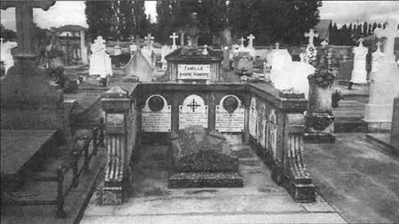 Кладбище в Ланде последнее пристанище аса lArc de Triomphe в первых рядах - фото 13