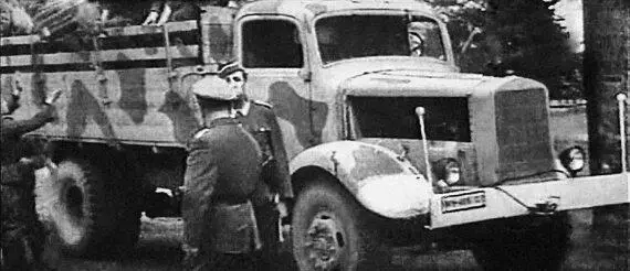 МерседесБенц L4500А в отечественном кинематографе Кадр из фильма Тройная - фото 25