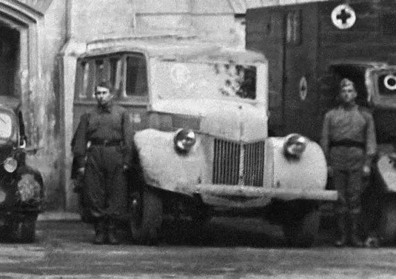 Трофейный санитарный автомобиль на шасси ФордV3000S в Красной Армии - фото 55