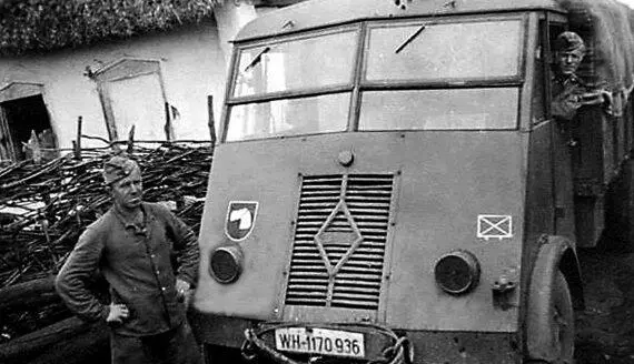 Упрощенный бескапотный 35тонный армейский грузовик РеноАНN оборудованный - фото 108