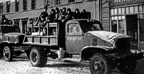 Было время когда эти автомобили а их поставили в СССР более 50 тысяч - фото 168