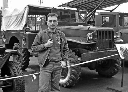 Автор у возрожденного Доджа ¾ найденного несколько лет назад в Алтайском - фото 188