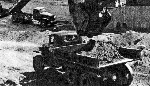 Уцелевшие ДжиЭмСи СCKW353 на фото в самосвальном исполнении также - фото 198