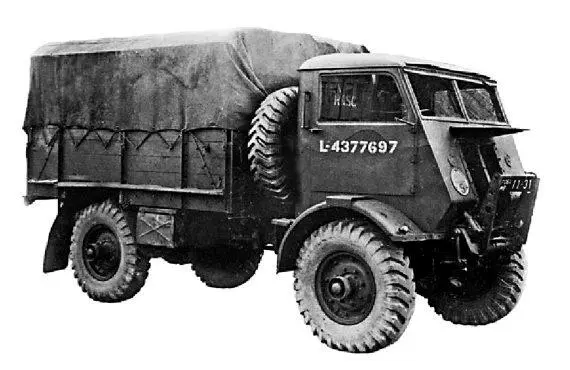 Английский бескапотный ФордWOT8 Фото из альбома НАТИ 1941 года Английское - фото 213