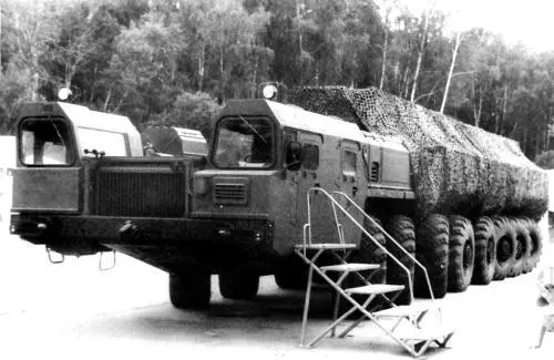 Ракетное шасси МАЗ7922 Зубр 16x16 с 780сильным дизелем V12 на военном - фото 328