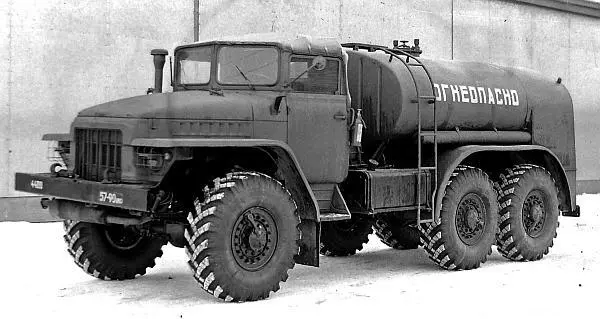 Прототип топливозаправщика ТЗ5 на автомобиле Урал375А первого выпуска 1959 - фото 227