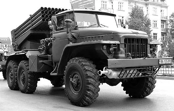 40ствольная пусковая установка 9К51 системы БМ21 Град на автомобиле - фото 234