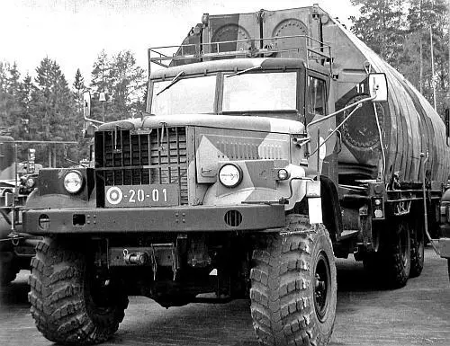 Грузовик КрАЗ255Б1 с понтоном мостового парка ПМПМ второго поколения 1980 - фото 252