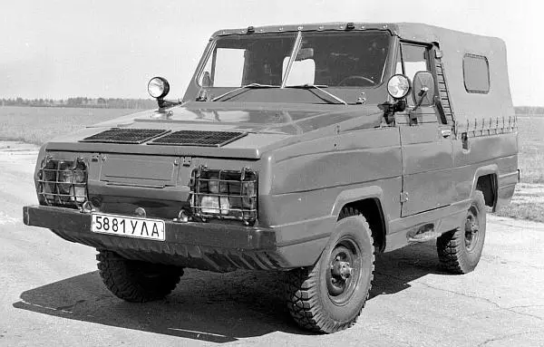 Плавающий джип УАЗ3907 Ягуар с гребными винтами под днищем кузова 1985 год - фото 266