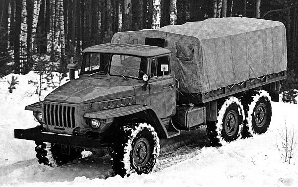 Серийный 5тонный грузовой автомобиль Урал4320 с 210сильным дизелем - фото 293