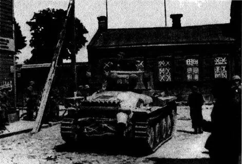 Танк 38t на улице литовского городка Для организации обороны самого Двинска - фото 35