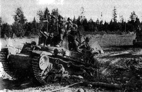 Танки 35t на марше Важным достоинством этих машин была высокая механическая - фото 65