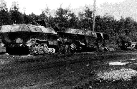 Немецкие БТРы разбитые в ходе боев 8 августа 1941 г В подведении итогов дня - фото 78