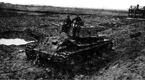 Танк КВ1 ославленный на подступах к Гатчине 13 августа 1941 г Военный совет - фото 81