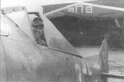 Для лейтенанта Рудольфа Линца вверху сбившего 9 феврали 1943 г два - фото 57