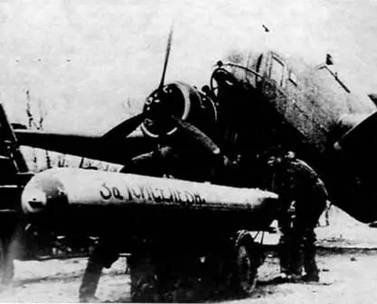 Подвеска торпеды под один из самолетов 24го мтап май 1943 г В ответ на - фото 80