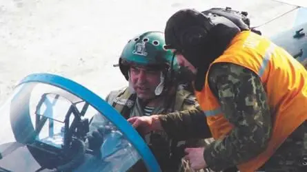 В кабине Су33 заместитель командира полка по безопасности полетов подполковник - фото 59