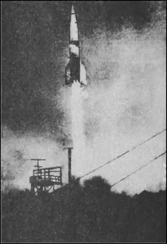 Успешный запуск баллистической ракеты А4 осенью 1943 года под Блицной который - фото 59