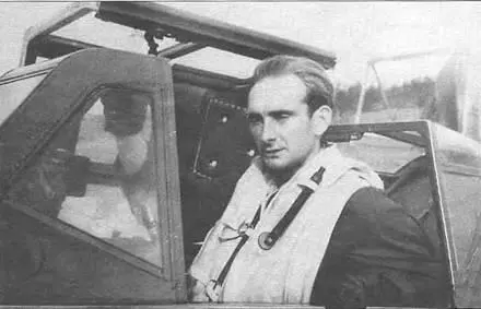 Унтерофицер Хорст Оберлендер в кабине своего стодевятого 20 июля 1943 г в - фото 71