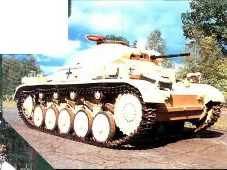 Легкий танк PzIIF в африканской окраске БТР HS 30 Тяжелый танк Рz VI Тигр - фото 77