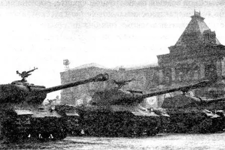 Парад Победы Тяжелые танки ИС2 на Красной площади 24 июня 1945 года Малые - фото 20