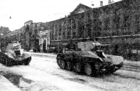 Блокадный Ленинград Танки БТ5 направляются на фронт по проспекту - фото 72