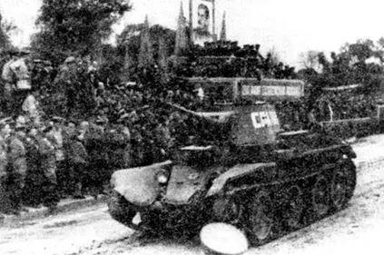 БТ7 на параде в честь победы над Японией в г ВорошиловУссурийский 16 - фото 73