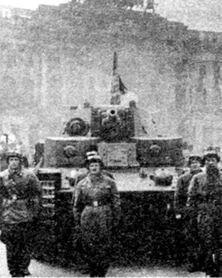 Танк Т28 с конической башней на площади Урицкого Дворцовой в Ленинграде - фото 78