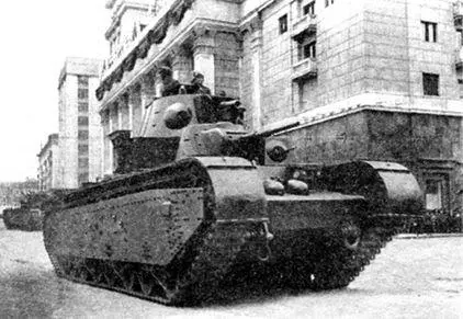 Т35 с коническими башнями по пути на Красную площадь 7 ноября 1940 года - фото 89