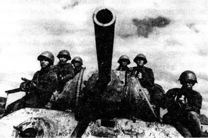 Танки Т34 84й танковой бригады выдвигаются к месту боевых действий - фото 122