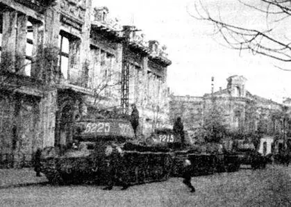 Танки КВ85 и САУ СУ152 из состава 1452го тяжелого самоходноартиллерийского - фото 144