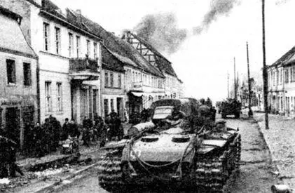 Танковый тягач КВТ на базе КВ1с на улице немецкого города Германия апрель - фото 146