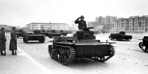 Танки Т38 во время парада в честь 24й годовщины Великой Октябрьской - фото 165