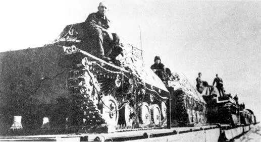 Эшелон с танками Т40 перед отправкой на фронт Москва июль 1941 года Танк - фото 166