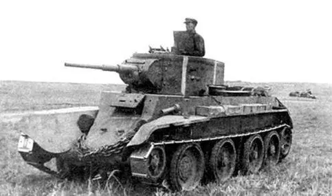 Танк БТ7 6й танковой бригады выходит на рубеж атаки Район реки ХалхинГол - фото 175