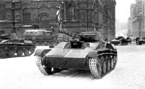 Легкие танки Т60 вступают на Красную площадь Москва 7 ноября 1941 года - фото 183