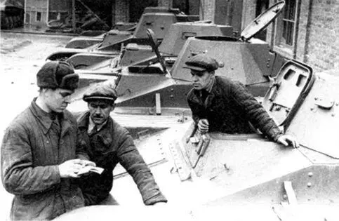 Технический контроль изготовленных танков на заводе 38 Киров 1942 год - фото 184