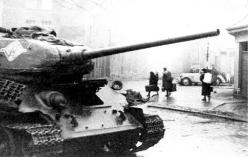 Т3485 на улицах Берлина 1945 год Тяжелый танк КВ1 с пушкой Ф32 в - фото 190