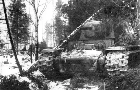 Тяжелый танк КВ1 с пушкой Ф32 в засаде 1941 год Танковый полк прорыва на - фото 191
