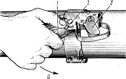 Рис 11 Взведение ударноспускового механизма 1 рукоятка 2 стопор 3 - фото 11
