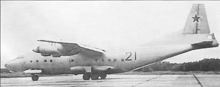 Самолет радиационнохимической разведки Ан 12РХ вернулся из полета - фото 38