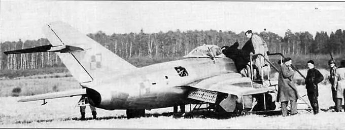 Польский МиГ15 на оБорнхольм Aviation Week April 13 1953 Беглый МиГ - фото 61