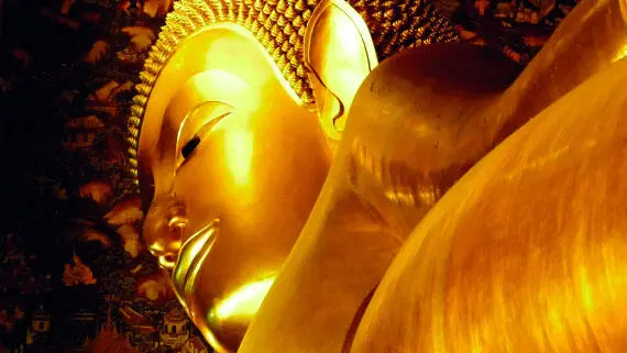 Лежащий Будда Ват По Его гигантские стопы покрыты перламутром а покой - фото 6