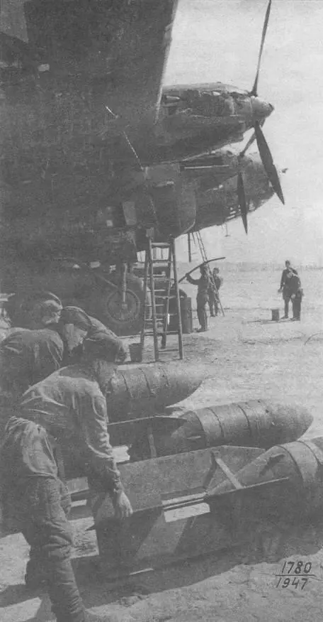 Подготовка к вылету Апрель 1942 г На весну 1942 года на момент образования - фото 72