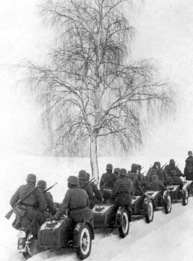 Крушение мифа Немецкие мотоциклисты на марше зимой 19411942 гг Все вооружены - фото 5