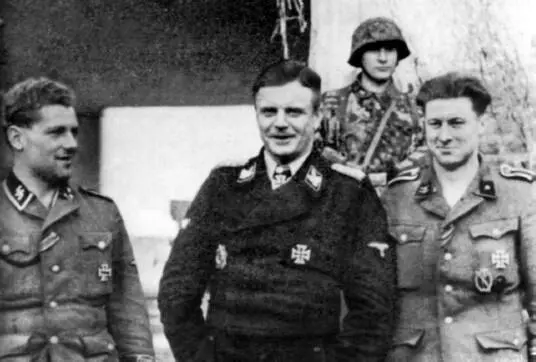 Командир 10й танковой дивизии СС бригадефюрер СС Хайнц Хармель Январское - фото 32