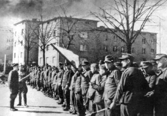 Капитуляция остатков гарнизона Алленштейна С утра 14 января из глубины - фото 65