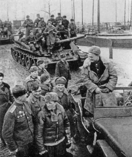 САУ СУ85 на берегу залива ФришГаф в Толкемите Восточная Пруссия отрезана - фото 67