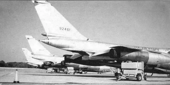 Хастлеры из 305BW на боевом дежурстве Для посадки экипажа в кабину - фото 86